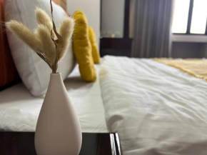 SelfCheckIn 1 BedRoom Omni Tower Bangkok center Near Ploenchit Asoke Sukhumvit BTS Night Club Pool&Gym